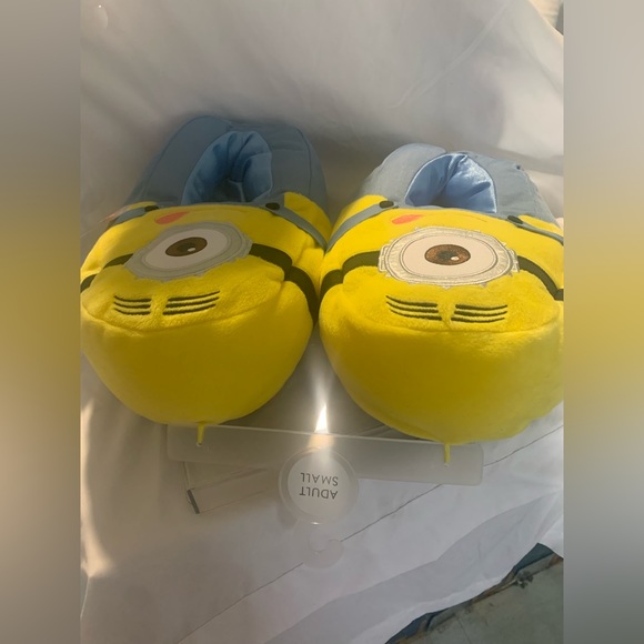 NEW Universal Minion and Unicorn Slippers - Picture 5 of 10